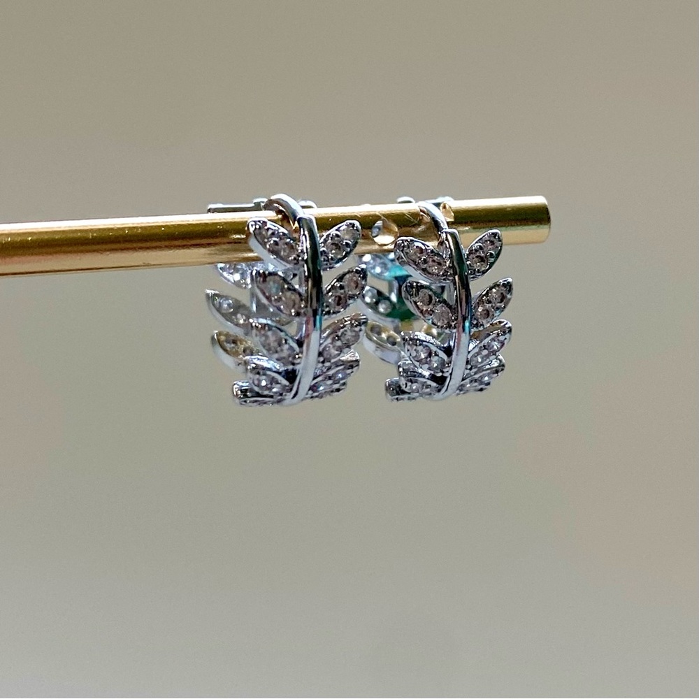 Elegant Silver Leaf Design Earrings